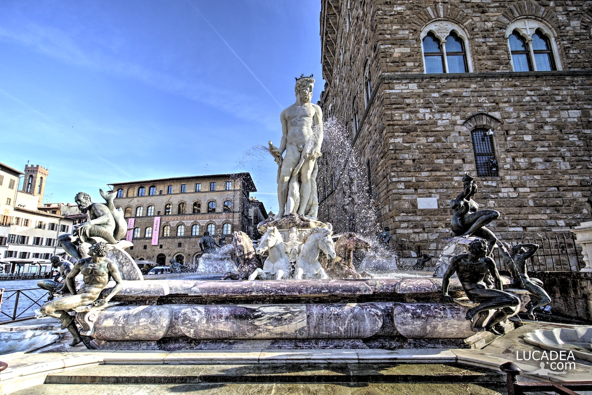 La fontana del Nettuno in piazza della Signoria a Firenze