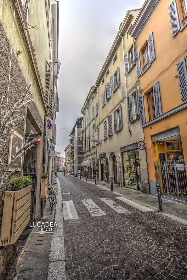 I vicoli del centro storico di Parma
