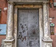 Il portale d'ingresso del Palazzo Basadonne a Genova