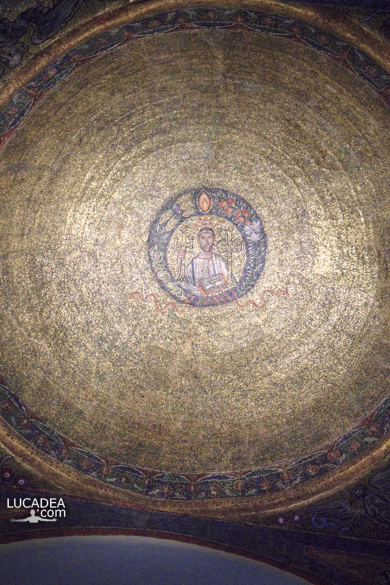 La cupola del Sacello di San Vittore in ciel d'oro a Milano
