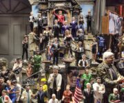 Alcune statuette dei famosi negozi di presepi a Napoli