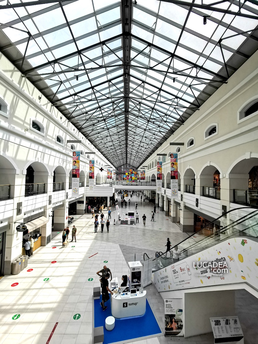Il centro commerciale Fiumara a Genova