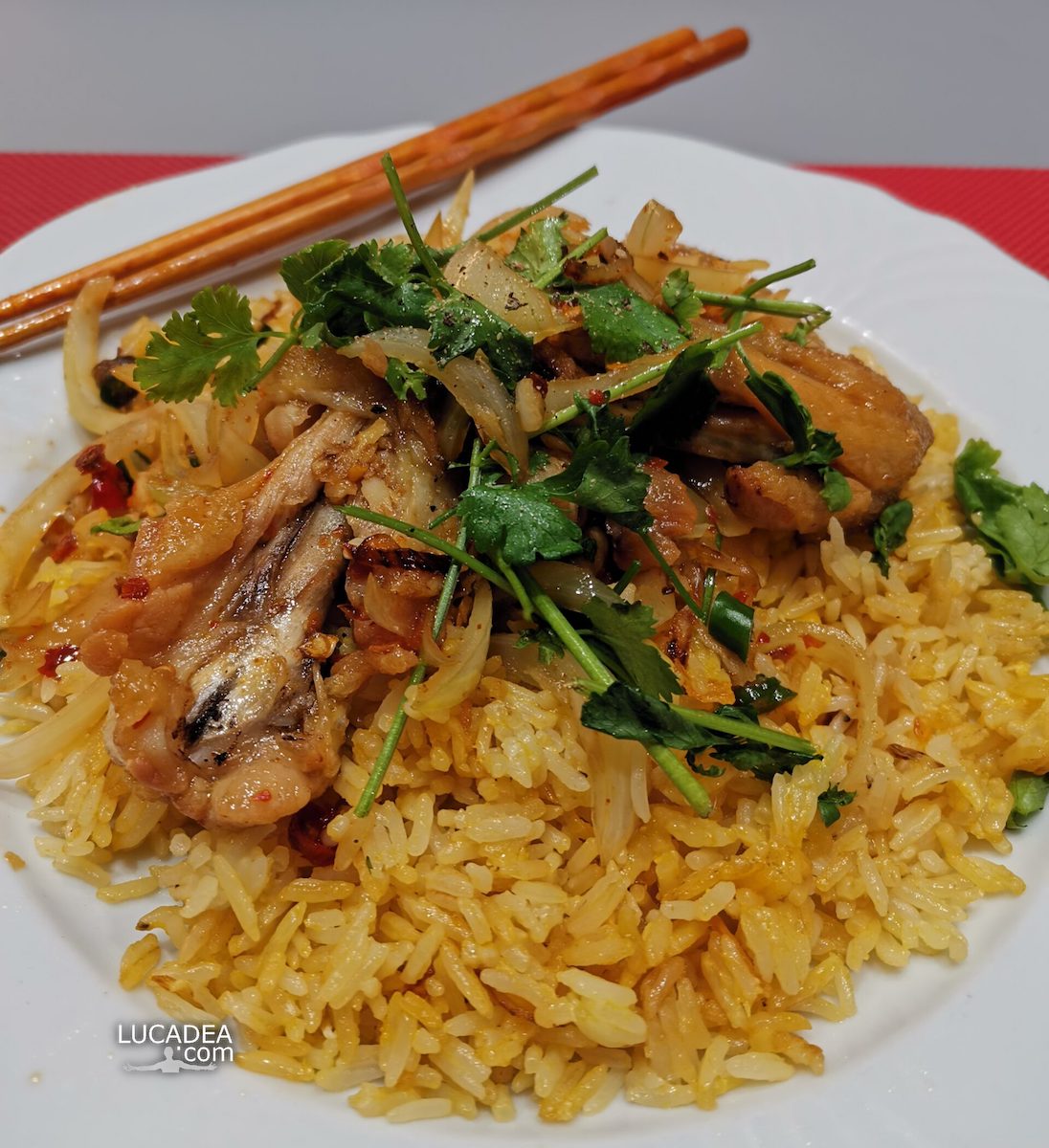Ricetta vietnamita: riso fritto ed ali di pollo con salsa di pesce
