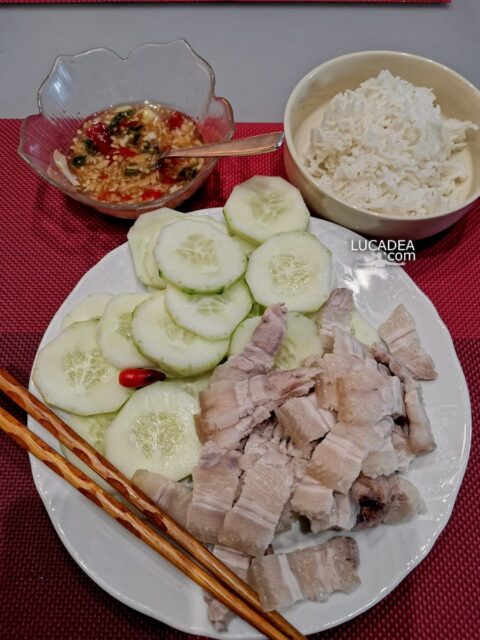 Ricetta vietnamita: carne bollita con salsa di pesce e cetriolo