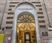 L'ingresso della sede dell'Università di Parma