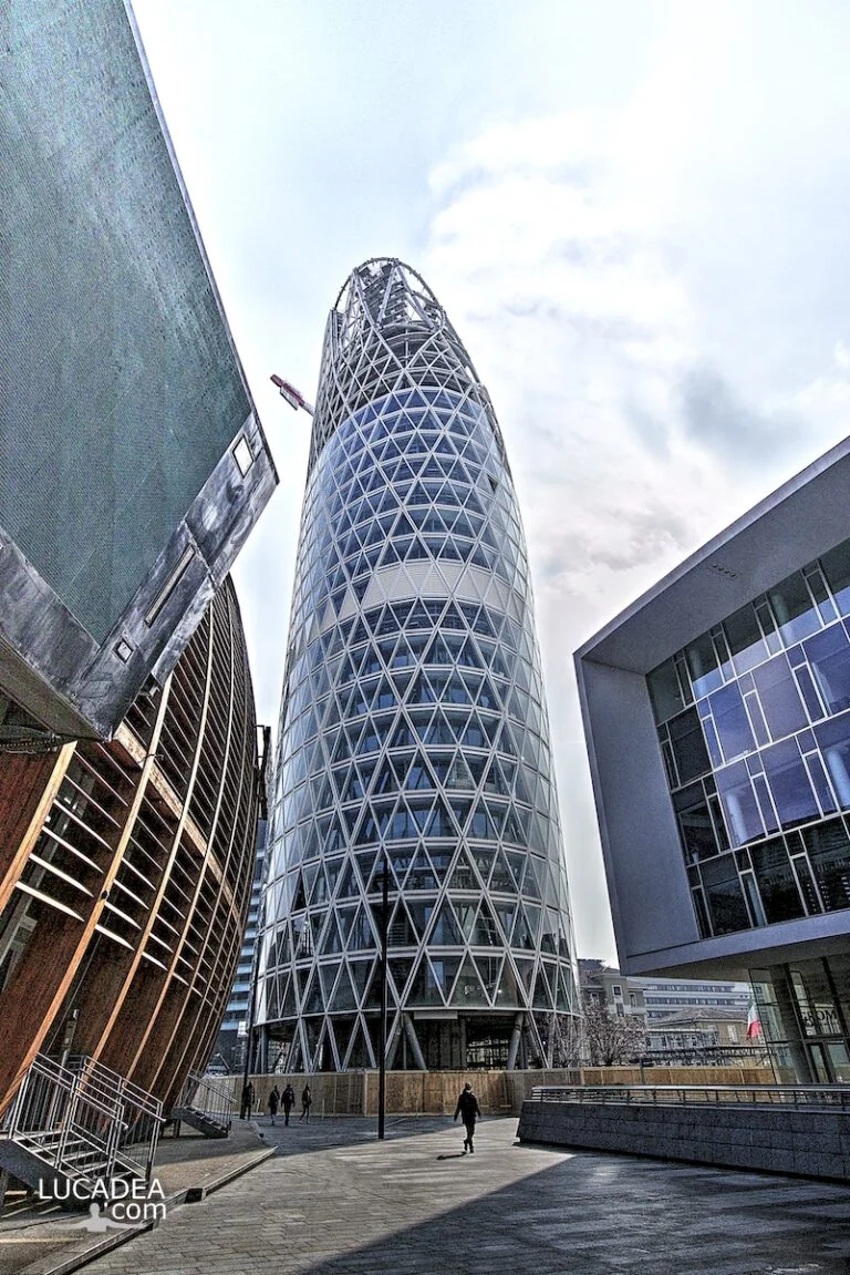 La UnipolSai Tower in piazza Gae Aulenti a Milano