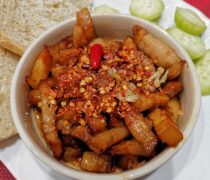 Ricetta Vietnamita: pancetta fritta piccante con pane e cetriolo