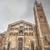 La bella facciata del Duomo di Parma ed il suo campanile