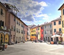 La piazza Brosini nel borgo di Brugnato in Liguria