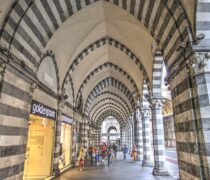 I portici di via XX Settembre in centro a Genova