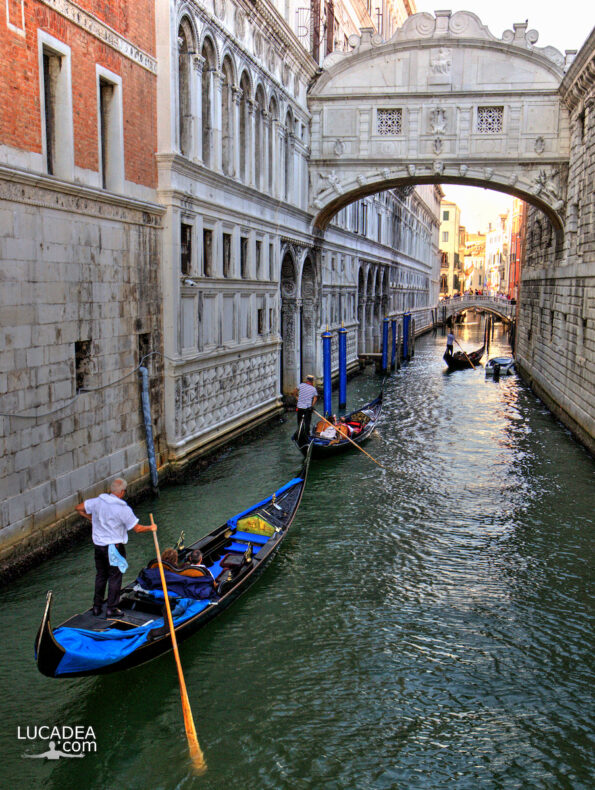 Il celebre Ponte dei Sospiri a Venezia