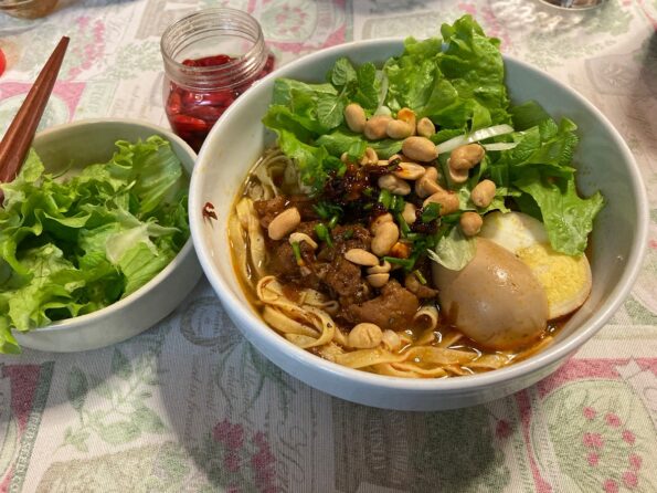 Ricetta Vietnamita: Mì quảng gà, noodles con zuppa di pollo
