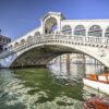 Il famosissimo ponte di Rialto nella bella Venezia