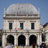 La facciata del Palazzo della Loggia a Brescia