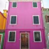 Una casa rosa dell'isola di Burano vicino a Venezia