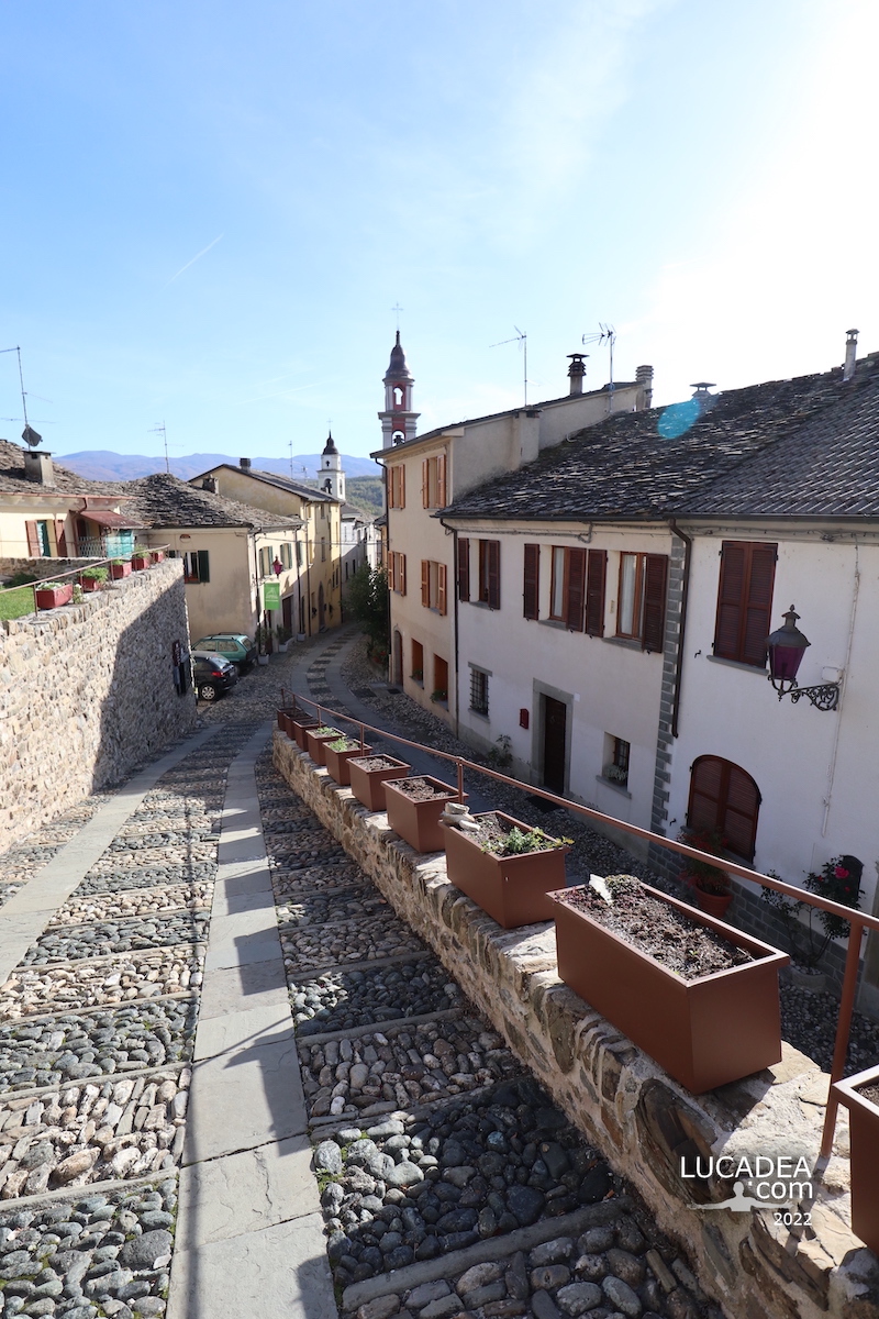 Il bel borgo di Compiano in provincia di Parma