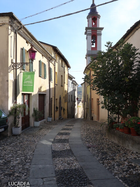 Il bel borgo di Compiano in provincia di Parma