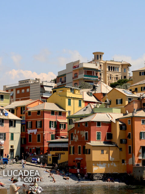 La vista sul caratteristico borgo di Boccadasse a Levante di Genova