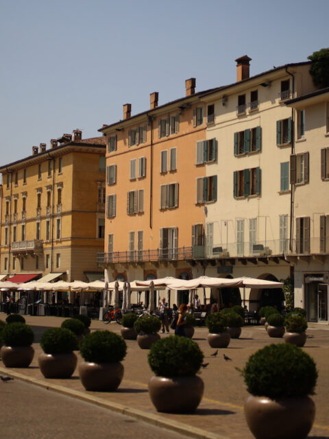 La bella piazza Paolo VI nella città di Brescia