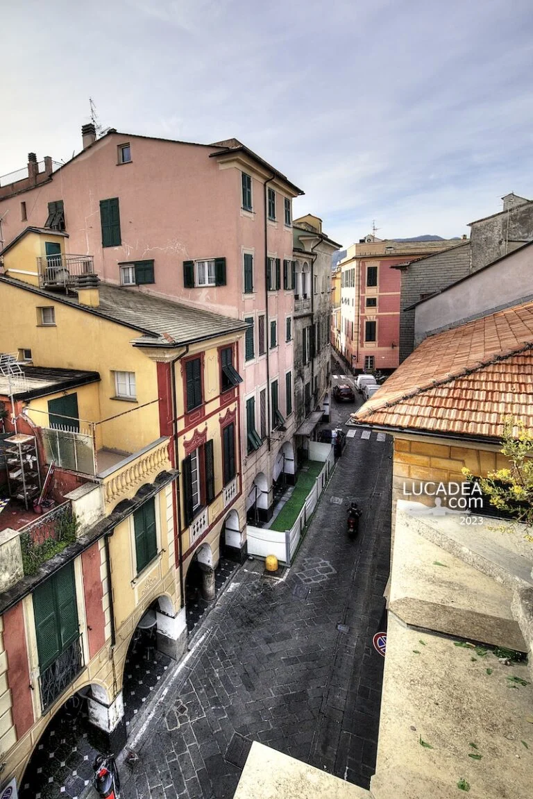 Via Dante Alighieri a Lavagna vista dal tetto del Porticato Brignardello