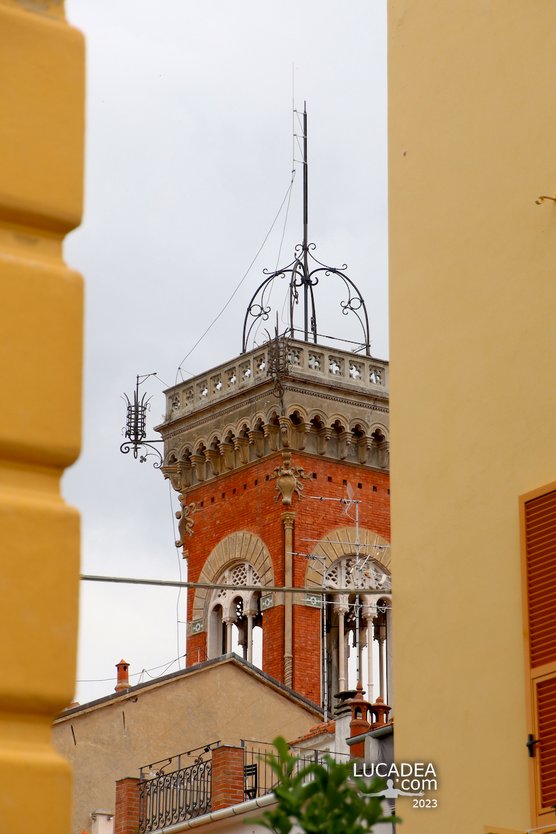 La torre di Palazzo Fascie-Rossi da via Maria Teresa a Sestri Levante