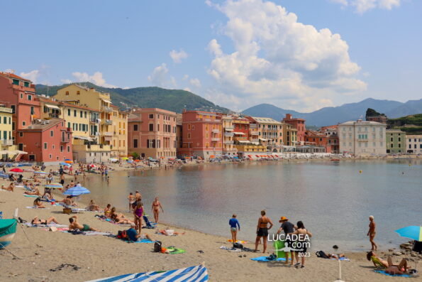 La bella Baia del Silenzio a Sestri Levante in Liguria il 29 maggio 2023