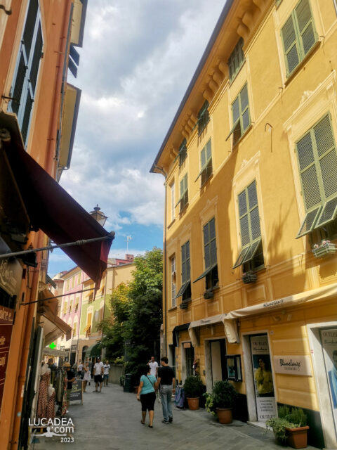 Il bellissimo caruggio di Sestri Levante perla della Liguria