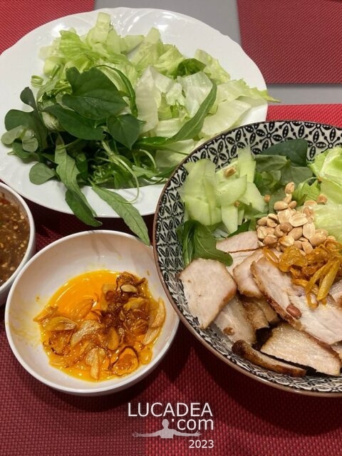 Cucina vietnamita: Bún mắm nêm, vermicelli conditi con salsa di pesce fermentata