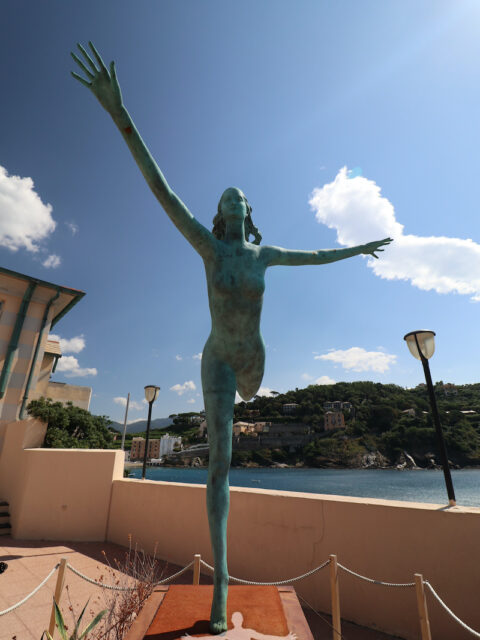 La statua di donna di Lustig che era a Sestri Levante