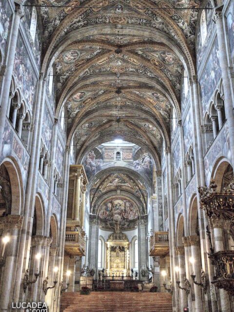 L'interno del Duomo di Parma e la magnificenza degli affreschi