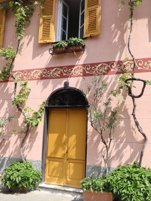 La splendida casa delle viti in via della Chiusa a Sestri Levante