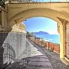 Una creuza sul mare nel bel borgo marinaro di Bogliasco in Liguria.