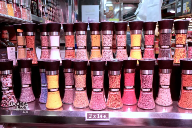 Il sale come souvenir al mercato della Boqueria a Barcellona