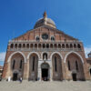 La maestosità della facciata della Basilica di Sant'Antonio di Padova