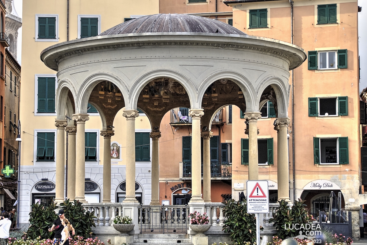 L'iconico Chiosco della Musica sul lungomare di Rapallo in Liguria
