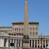 L'Obelisco Vaticano che domina piazza San Pietro a Roma