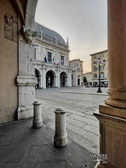 Uno scorcio della bella e nota Piazza della Loggia a Brescia