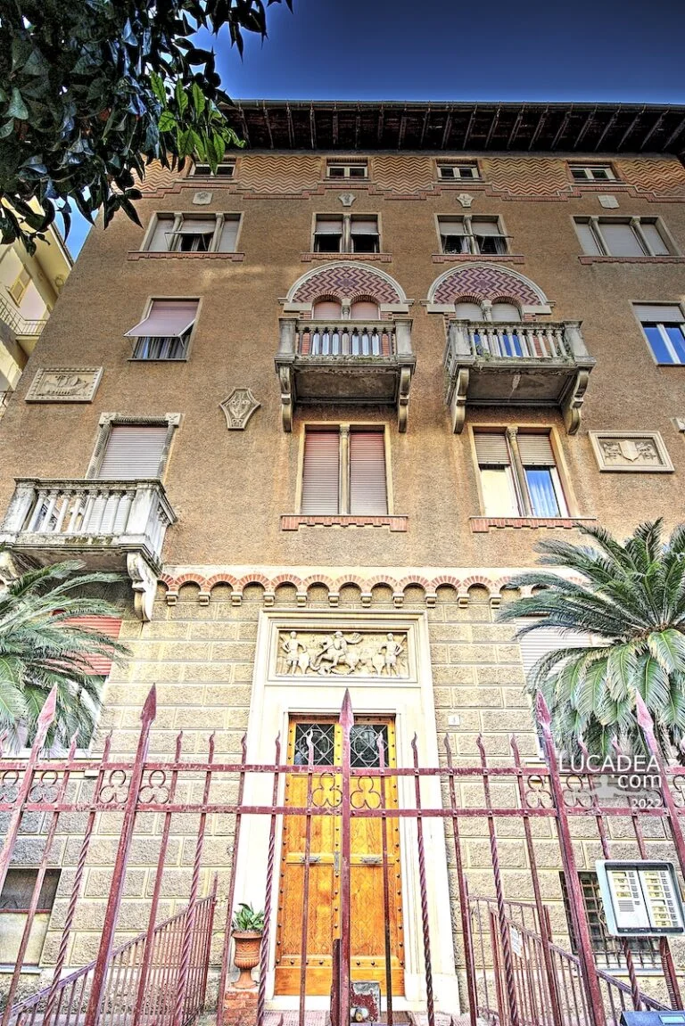 Palazzo signorile in Corso Angelo Gianelli a Chiavari, uno scorcio dell'architettura residenziale della città ligure