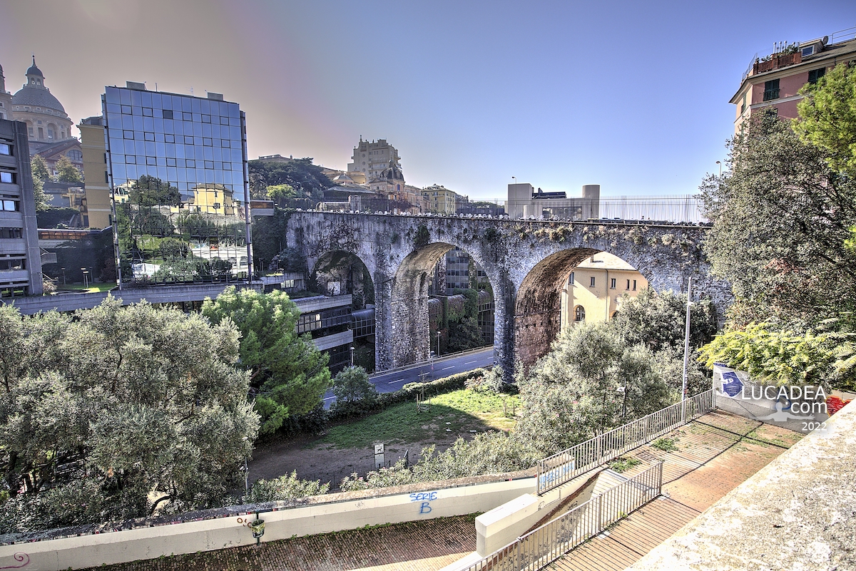 I giardini Baltimora ed il ponte di Carignano a Genova