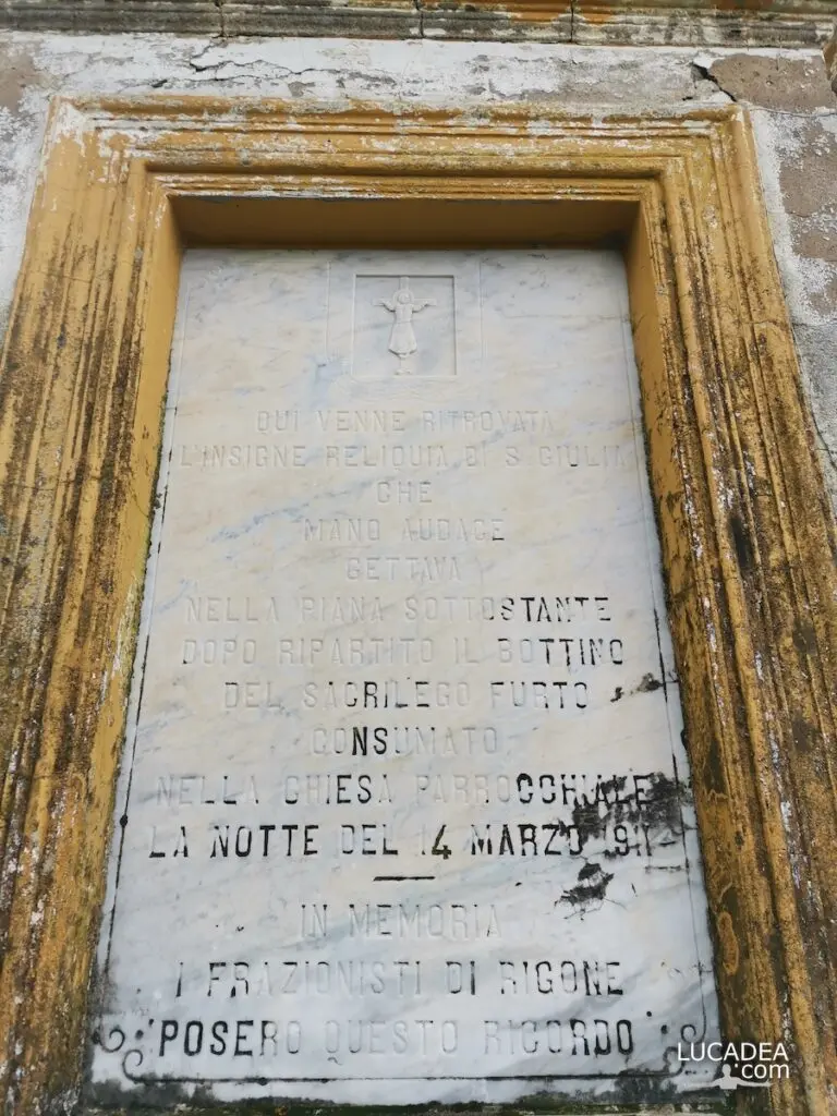 La lapide in ricordo del ritrovamento delle reliquie Santa Giulia a Lavagna