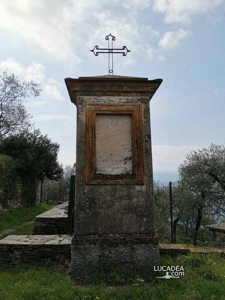 La lapide in ricordo del ritrovamento delle reliquie Santa Giulia a Lavagna