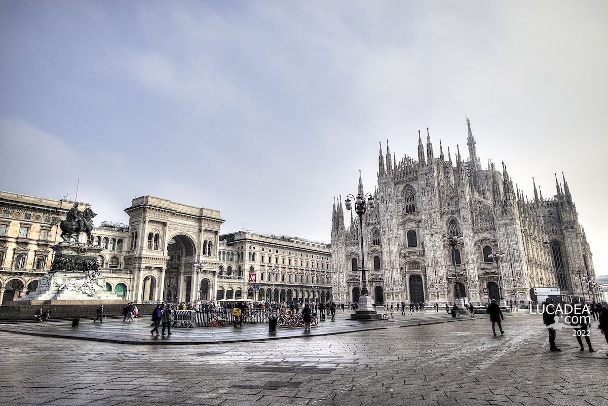 La vista della famosissima piazza del Duomo di Milano