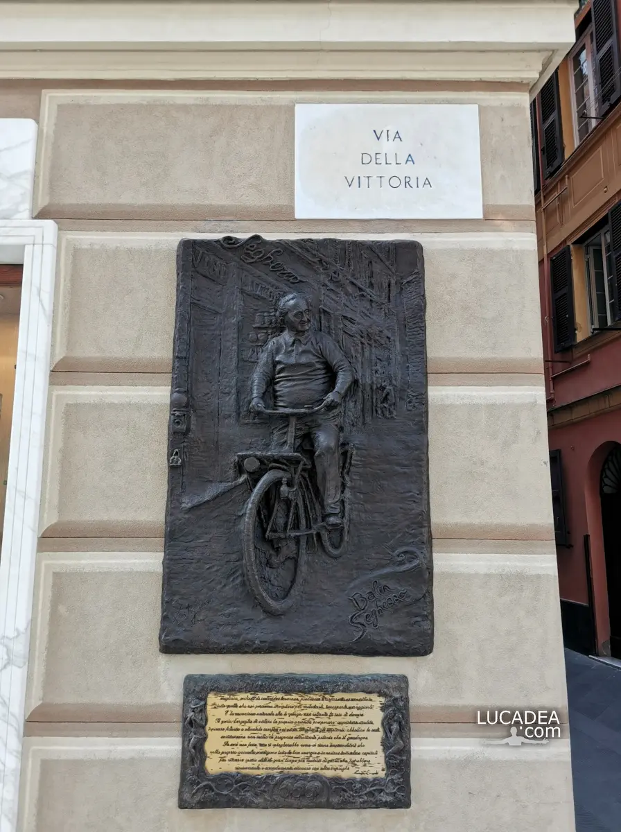 Bassorilievo di Balin Seghezzo nel centro di Santa Margherita Ligure accanto alla storica drogheria Seghezzo
