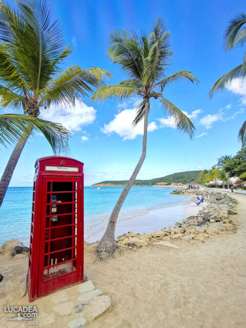 La famosa cabina telefonica di Dickenson's Bay