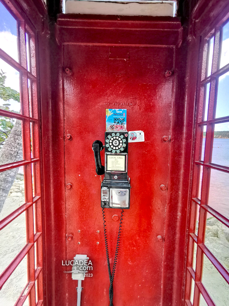 La famosa cabina telefonica di Dickenson's Bay