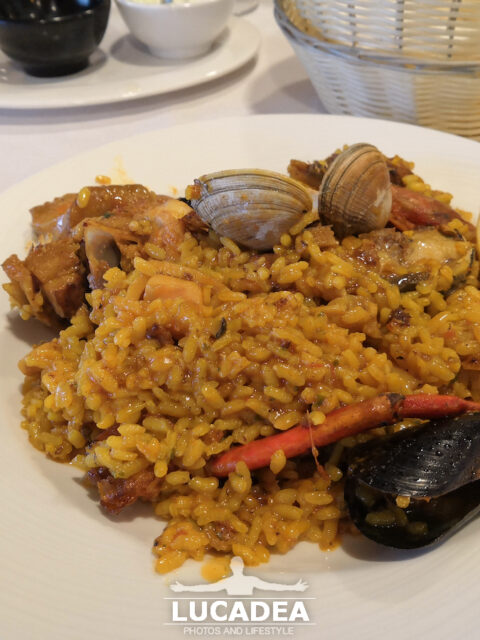Una buona paella spagnola gustata ad Ibiza