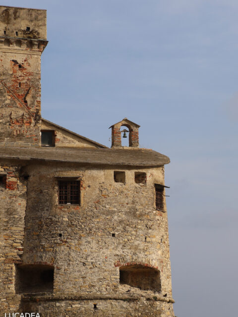 Il fascino del massiccio Castello di Rapallo
