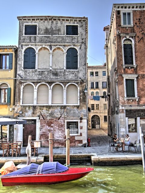 Le case che si affacciano sui canali di Venezia
