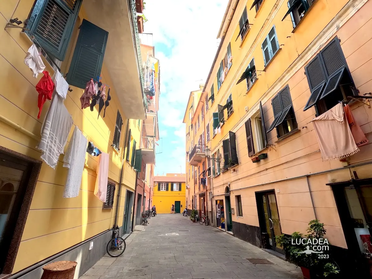Uno scorcio di piazza Paolo Costa a Chiavari