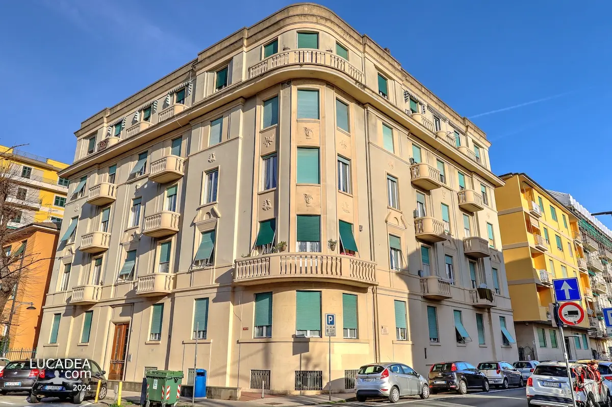 Un bel palazzo in corso Buenos Aires a Lavagna